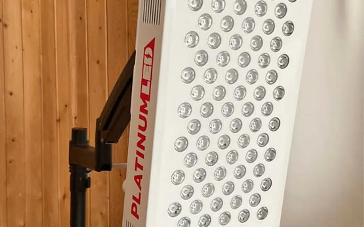 Hooga Red Light Therapy Reviews: A Certified Athletic Therapist's Hands-On Evaluation